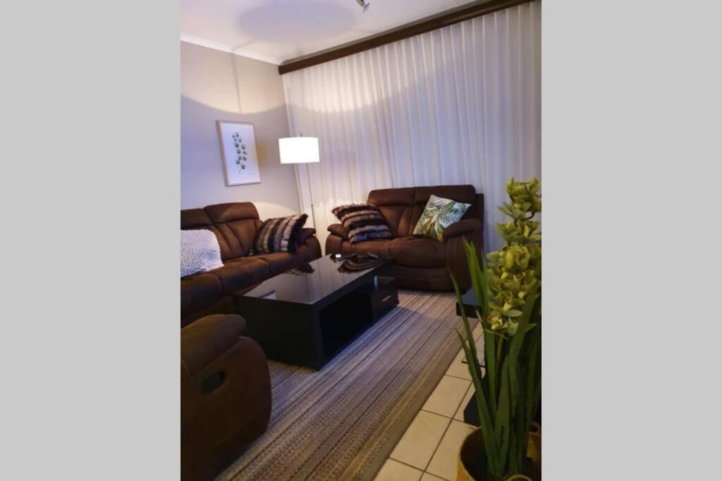 פולוקוואנה Plush Private Home מראה חיצוני תמונה
